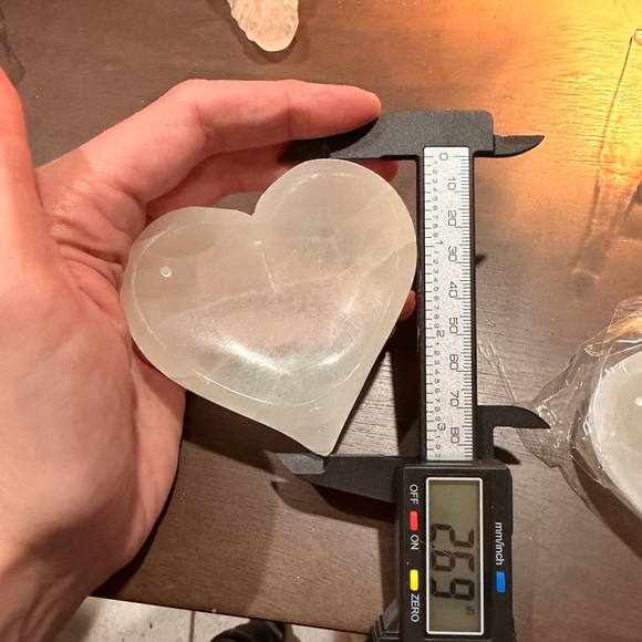 Selenite Heart Bowl - Picture 4 of 5